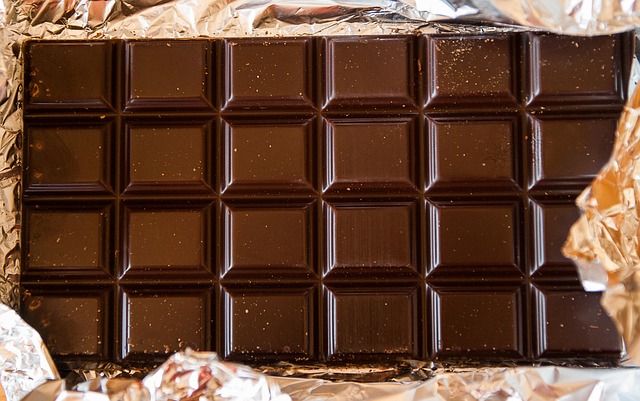 diferencia entre chocolate, negro, blanco, con leche y en polvo