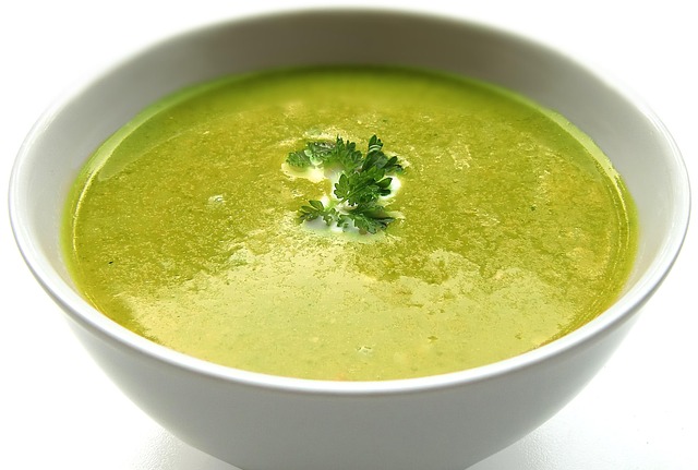 cabbage cream or potato soup o crema de repollo o col con patatas