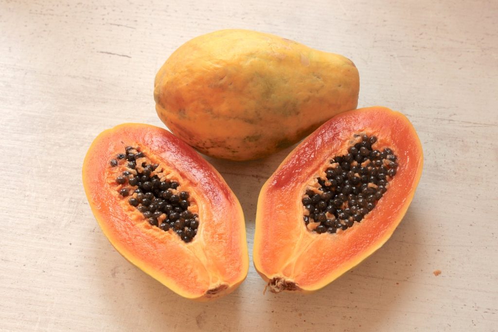 Qué vitaminas y minerales tiene la papaya