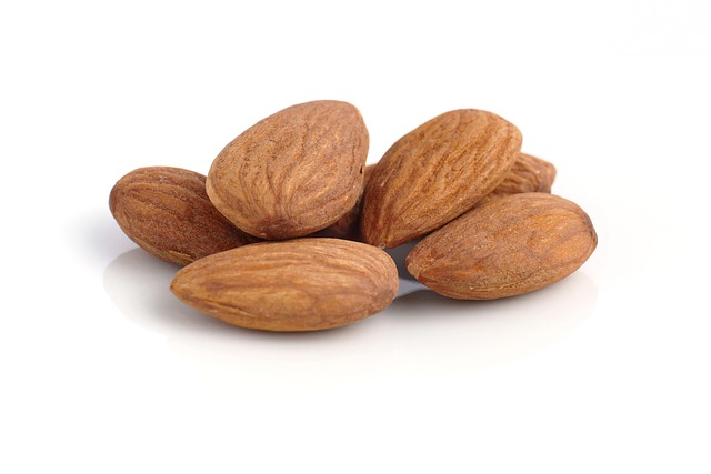 cuál es el origen del aceite de almendras