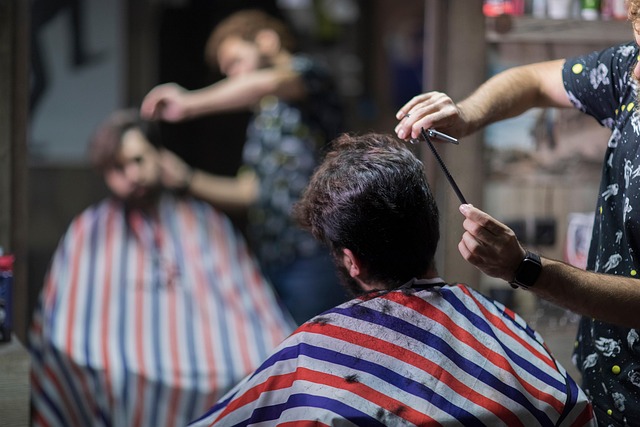 Peluquería realizando tratamientos de queratina y cuidado del cabello