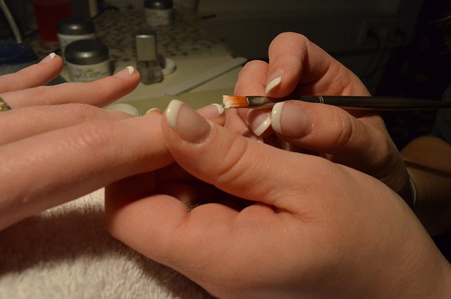 Uñas fuertes y brillantes gracias a tratamiento con queratina