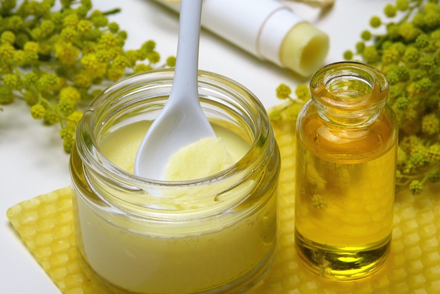 con qué ingredientes cosméticos se asocian los péptidos