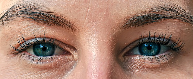 elastina para el cuidado del contorno de ojos