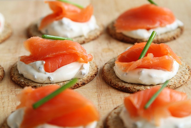 Smoked salmon o salmón ahumado